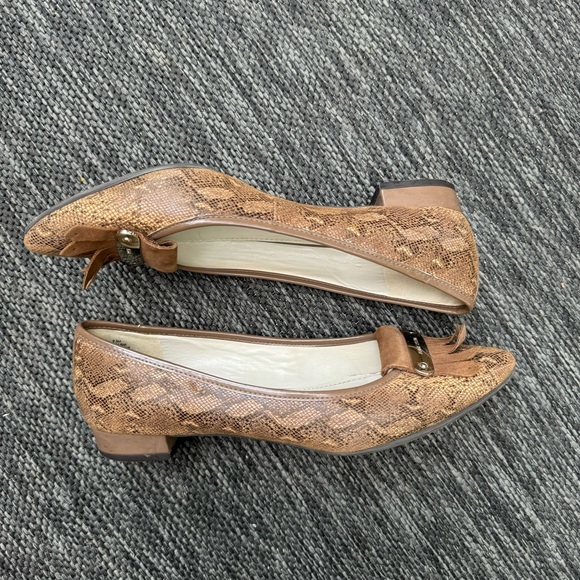 Anne Klein flats - Picture 2 of 8